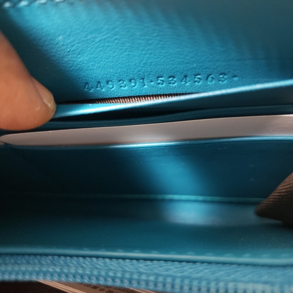 Sold...Gucci women’s wallet turquoise - Picture 4 of 5